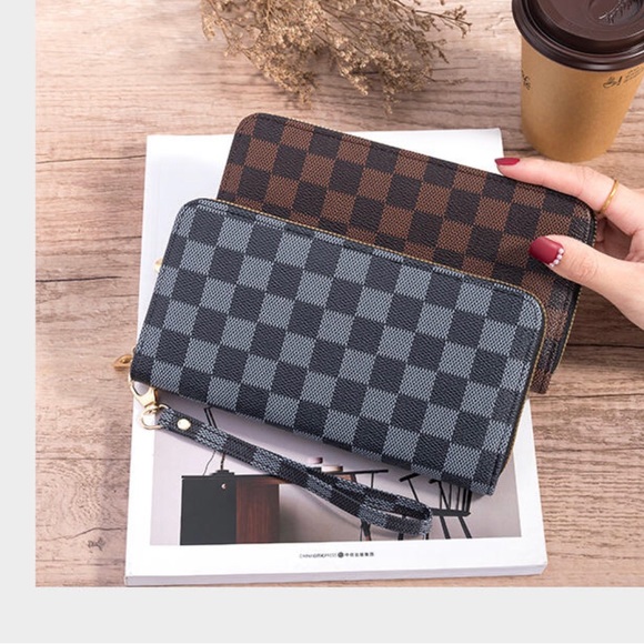 Beautiful long wallets with wrist strap.(brand new) - Picture 5 of 5